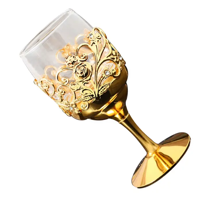 Verre à vin doré luxueux