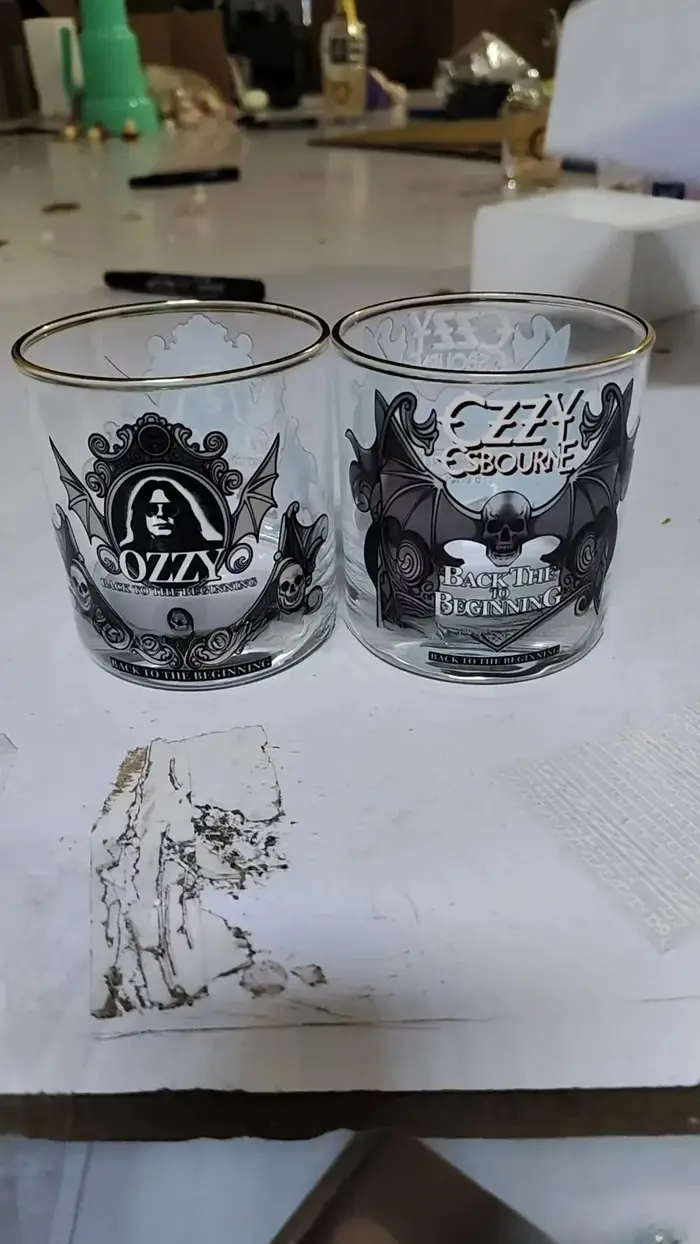Verre à whisky sur le thème de la musique rock d'Ozzy Osbourne