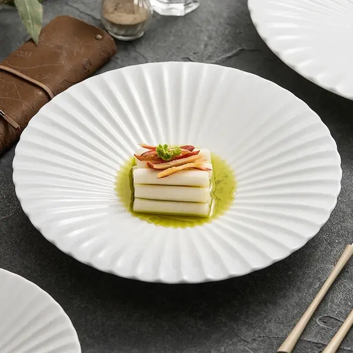 Assiettes à Ume blanches