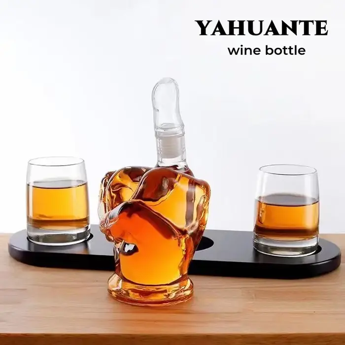 Bouteille de vin en verre à doigt créative