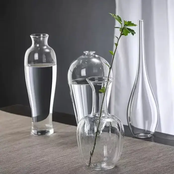 Vases à bourgeons en verre contemporains