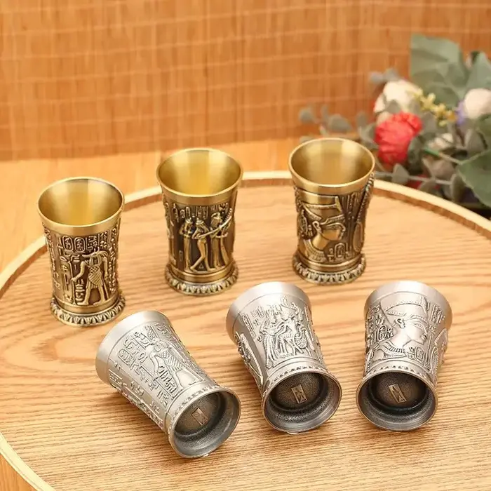 Verre à vin égyptien Vintage en métal