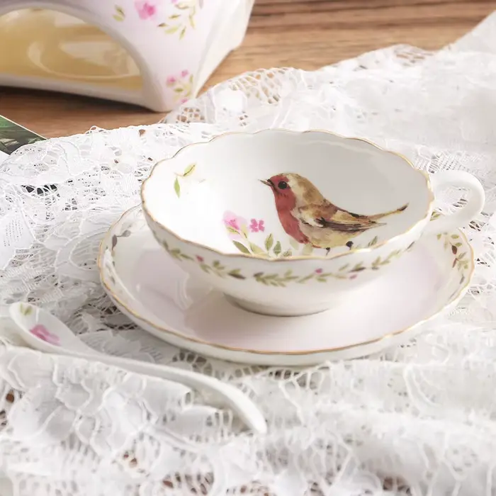 Service à café et thé de style européen avec motif floral