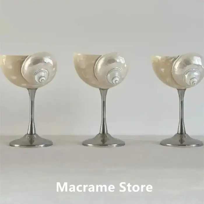Verre à vin en coquille de conque naturelle fait à la main