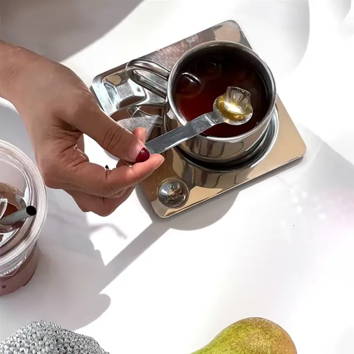 Ensemble de tasses à café avec cuillère