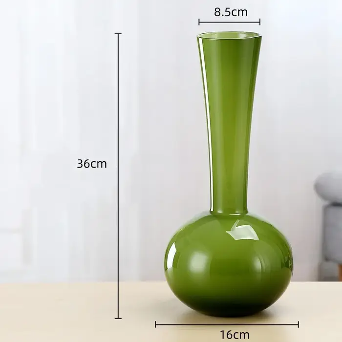Vase en verre vert à long col