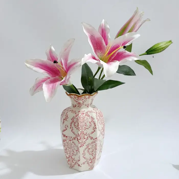 Vase en porcelaine rouge et blanc