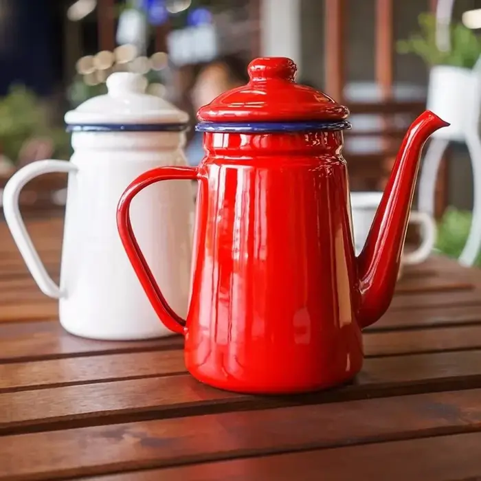 Cafetière en émail, bouilloire à main