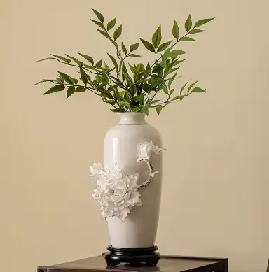 Ornement de vase en céramique