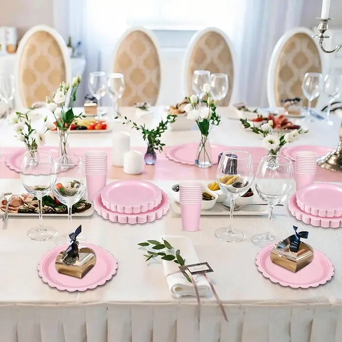 Vaisselle de fête d'anniversaire rose et bleue