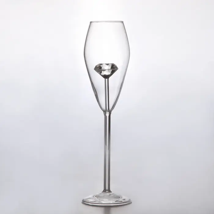 Verre diamant transparent 3D créatif