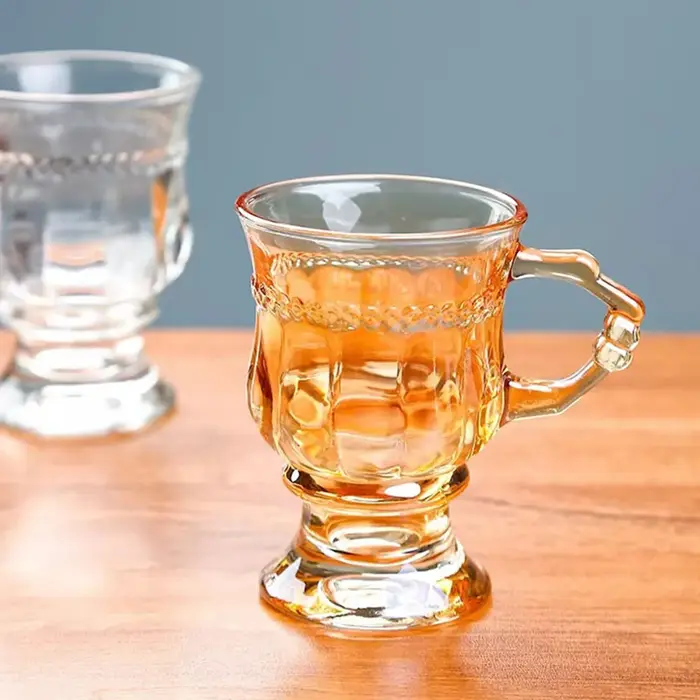 Grandes tasses en verre à café
