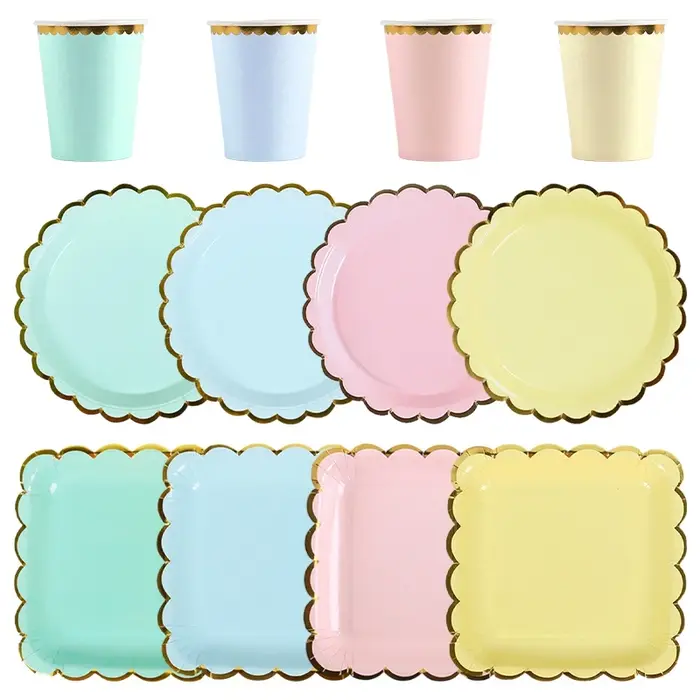 Assiettes jetables, accessoires pour fêtes