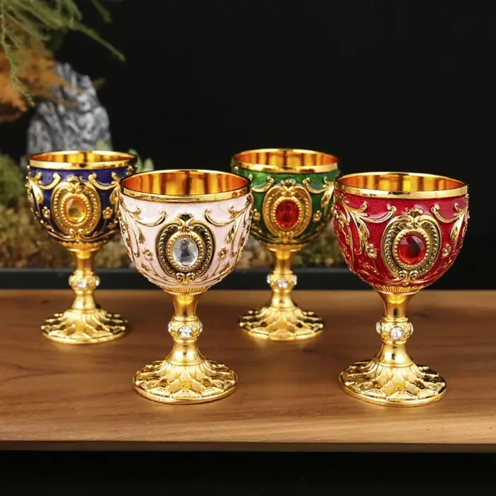 Tasse à vin en métal Vintage en relief médiéval
