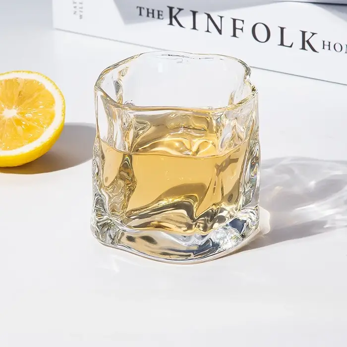 Tasse en verre torsadé pour whisky Transparent papillon