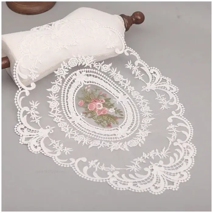 Couverture de Table à manger brodée