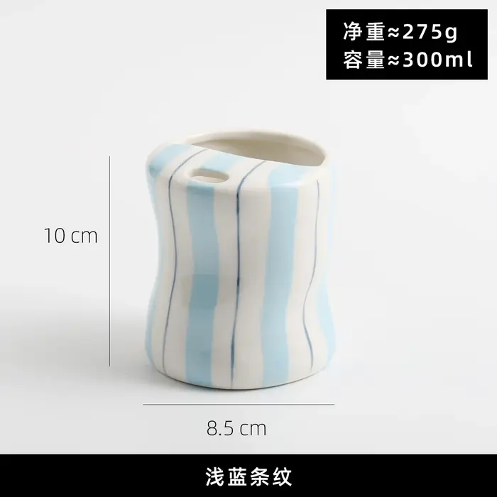 Tasses en céramique torsadées rayées avec trous pour pailles