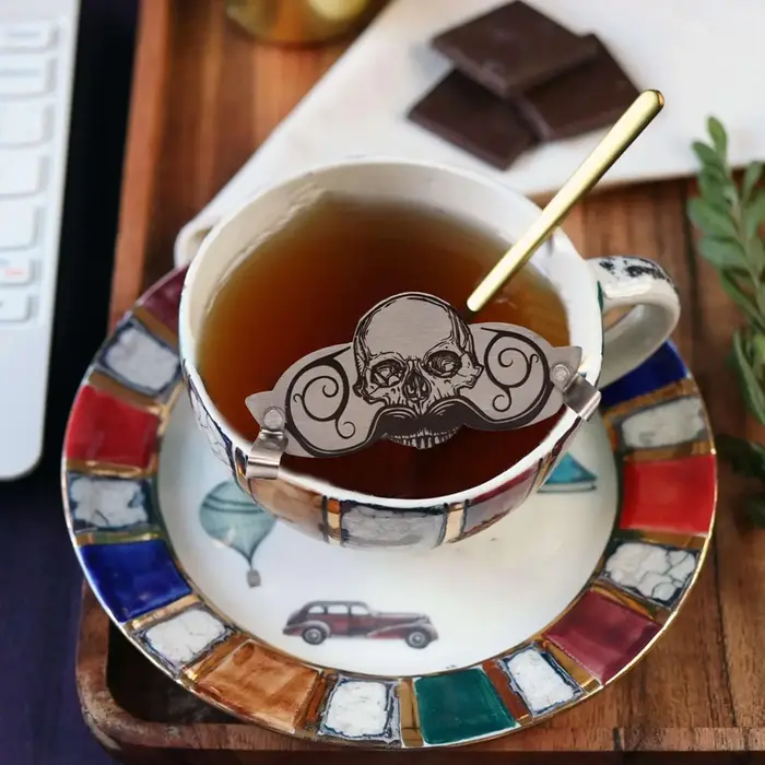 Protège-moustache décoratif en acier inoxydable motif crâne pour tasses – Accessoire innovant pour boissons