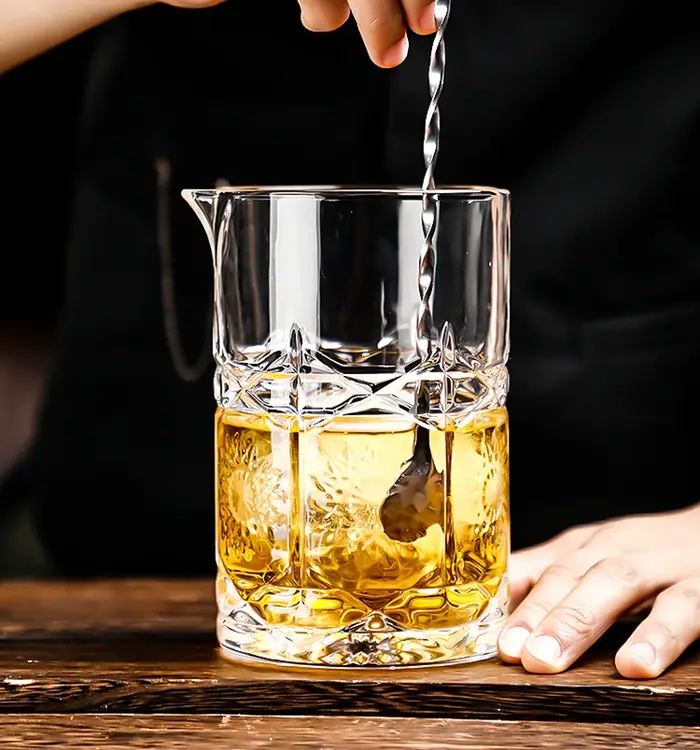Verre à mélanger les cocktails