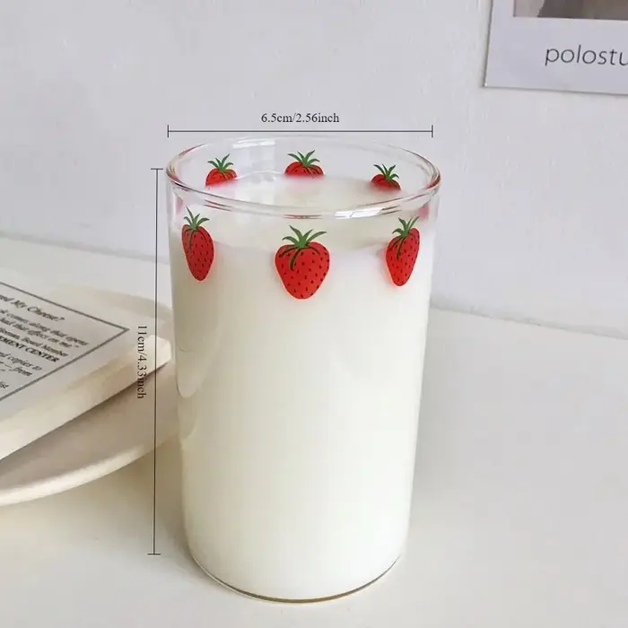1pc Tasse en verre mignonne à motif fraise avec paille 300ml, Tasse à eau transparente créative, Tas