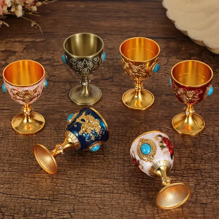 Verre à vin vintage européen