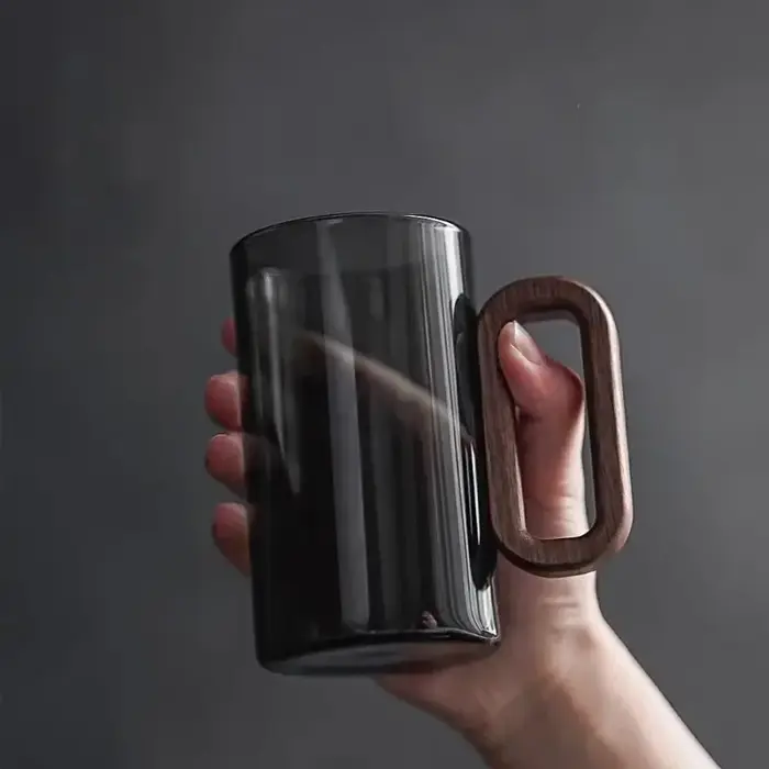 Tasse à boire créative avec poignée en bois gris fumé