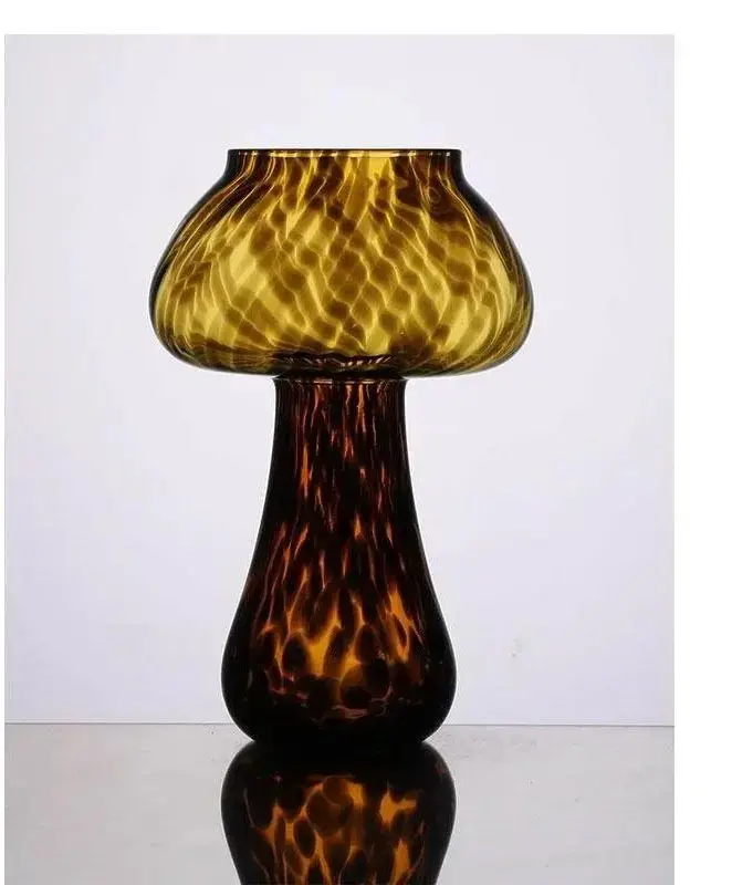 Gobelet en verre en forme de champignon léopard ambré mignon