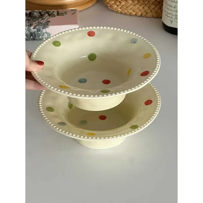 Assiette à pois Bolka en porcelaine de Style coréen