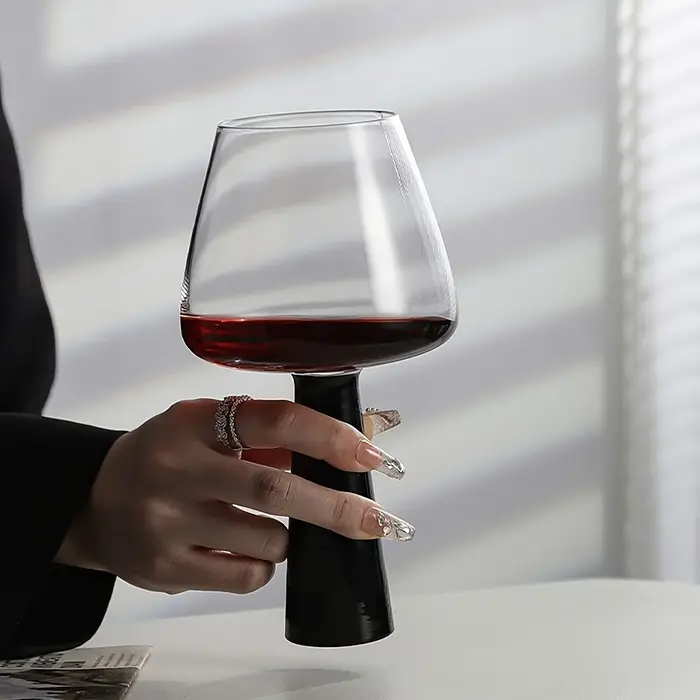 Verre à pilier noir rétro