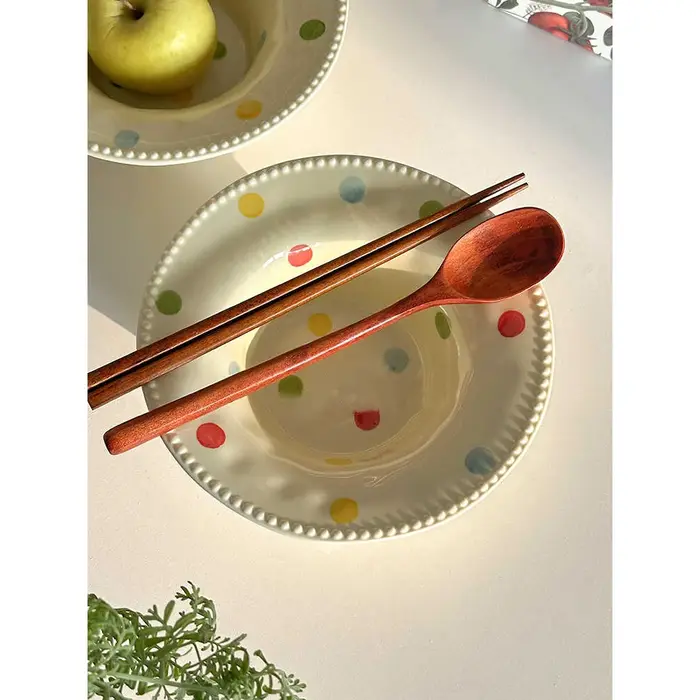 Assiette à pois Bolka en porcelaine de Style coréen