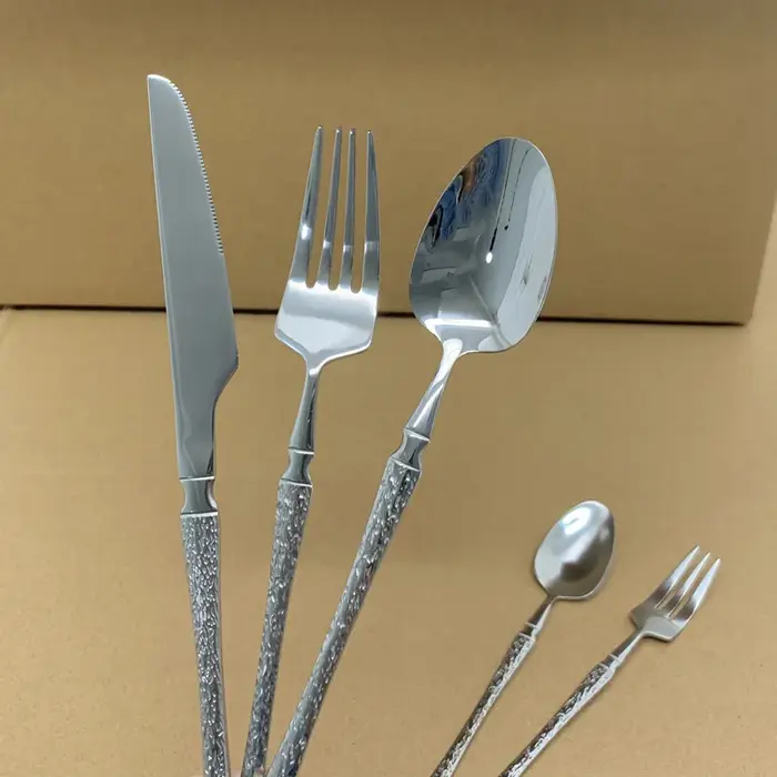 Ensemble de couverts en acier inoxydable 24 pièces