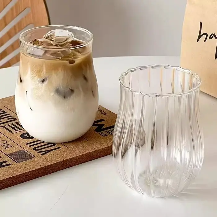 Tasse à café en verre transparent en forme de tulipe