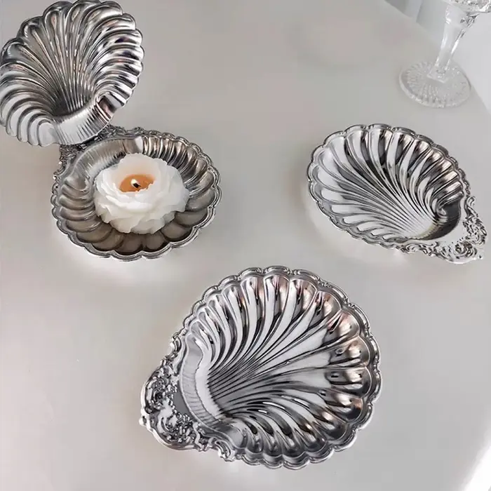 Assiette à dessert vintage couleur argent