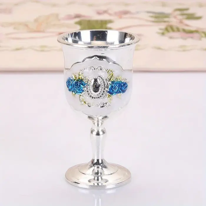 Verres à vin en métal de style européen vintage