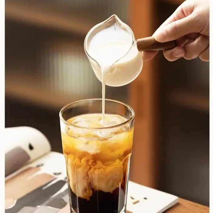 Tasse à mesurer à café en verre résistant à la chaleur de 75 ml avec manche et balance en bois – Carafe à lait pour expresso/latte – Outil Barista