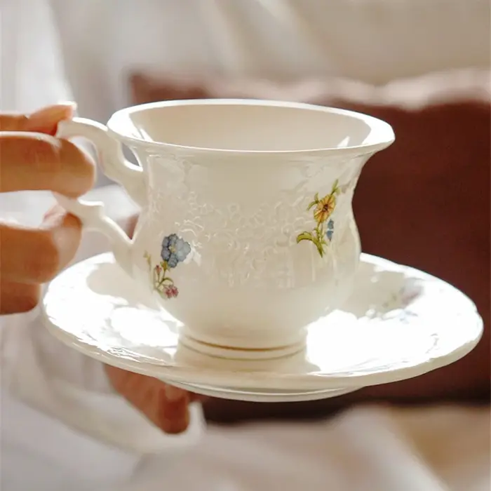 Tasse à expresso et ensemble S/05 en céramique, fleur rétro, entrée française, tasse à thé de l'après-midi de luxe, assiette à dessert, cadeau élégant pour les filles