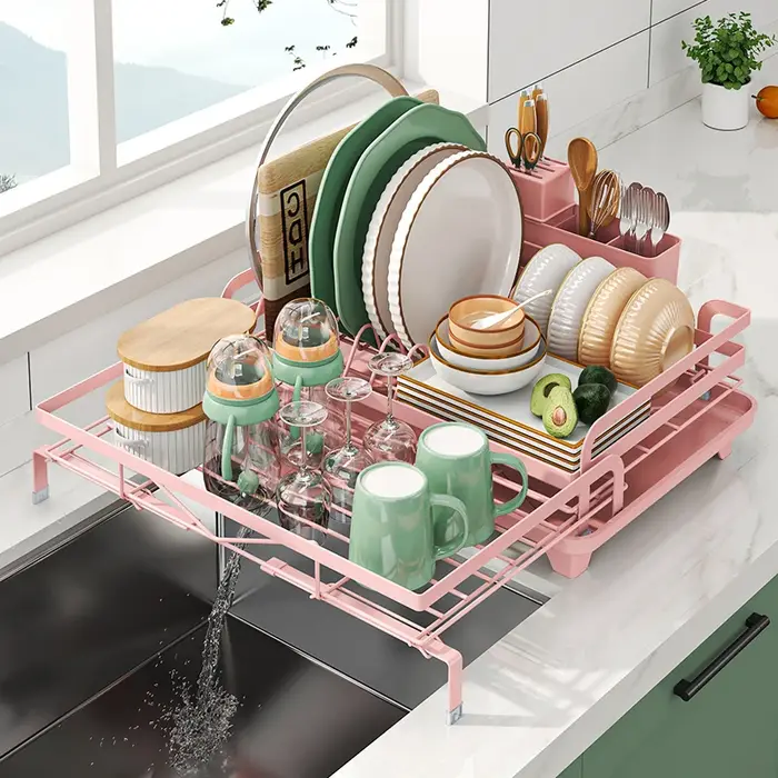 Égouttoir à vaisselle extensible avec porte-couverts et bec de drainage pivotant