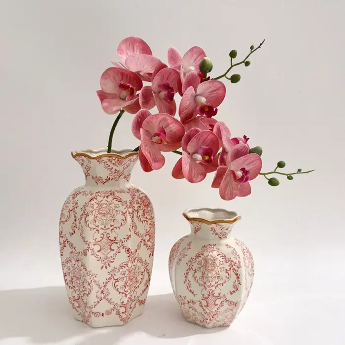 Vase en porcelaine rouge et blanc