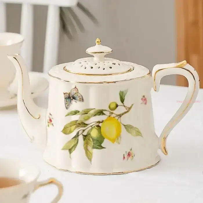Ensemble de tasses à café en céramique avec assiette à dessert et cuillère