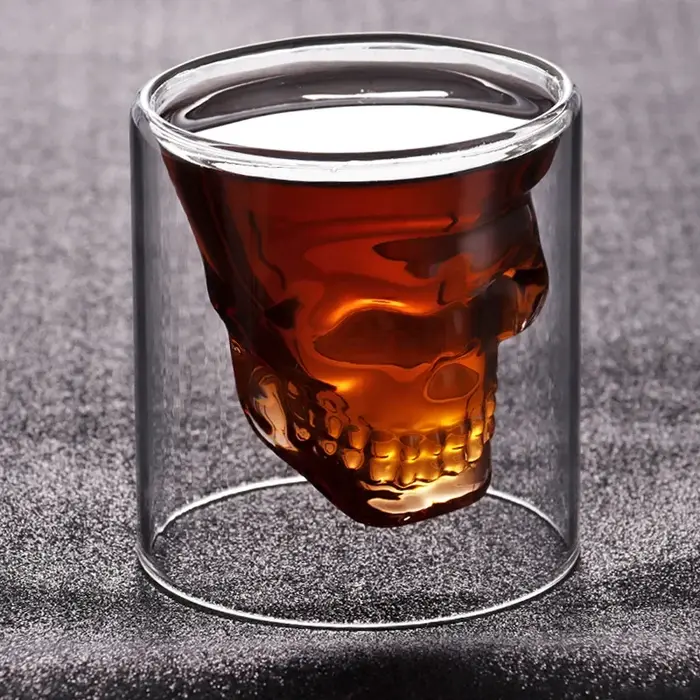 Verre de barre créatif tête de mort, verre isolé transparent, whisky français ou verre à bière
