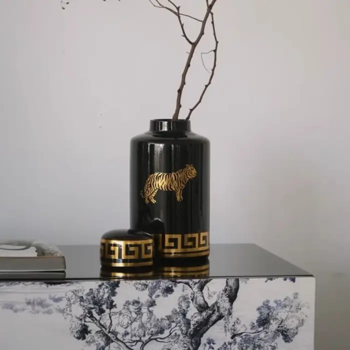 Vases en céramique, rangement moderne