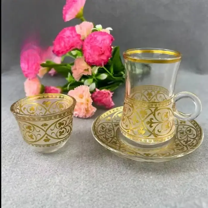 Ensemble de 18 tasses à café turques du Moyen-Orient en verre