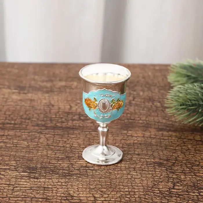 Verres à vin vintage dorés