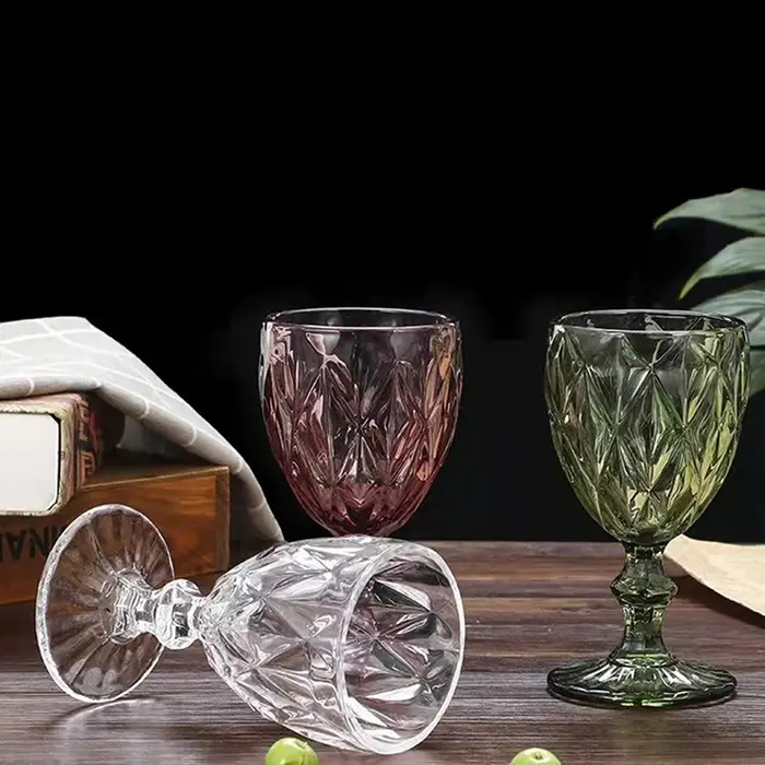 Verre à vin vintage en plastique