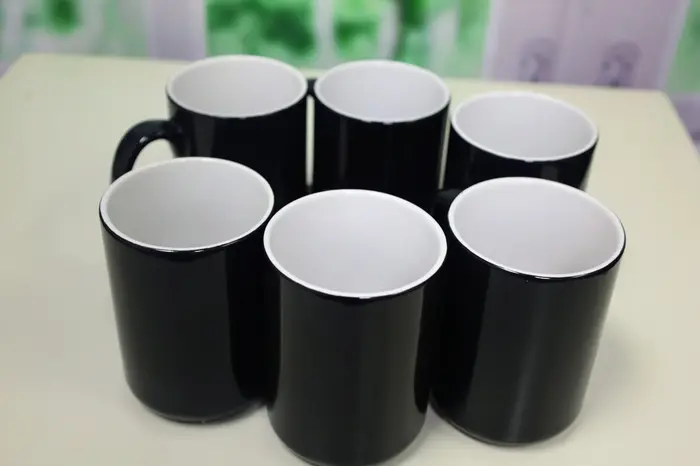 Personnalisez votre propre tasse à couleur changeante de conception