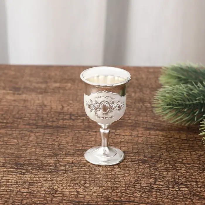 Verres à vin vintage dorés