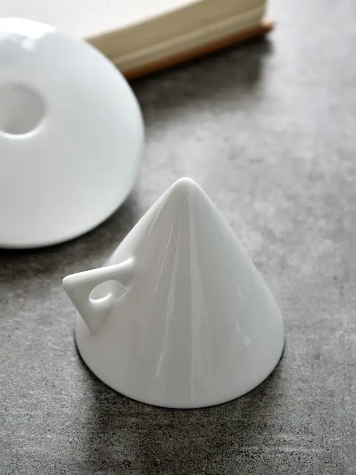 Ensemble de tasses à café et soucoupes fabriquées à la main en porcelaine d'os avec cuillère expresso partager