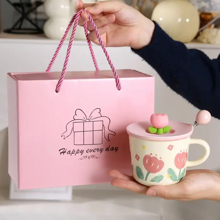 Tasse à café créative avec fleur de tulipe, tasse en céramique pour femmes, tasse de petit déjeuner 