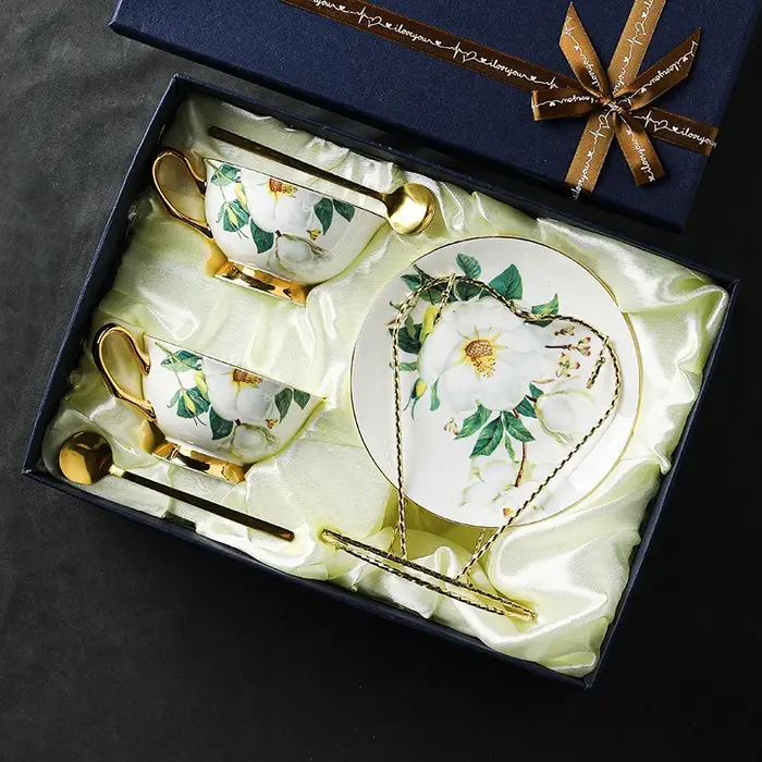 Tasse à café en porcelaine dorée Sophia