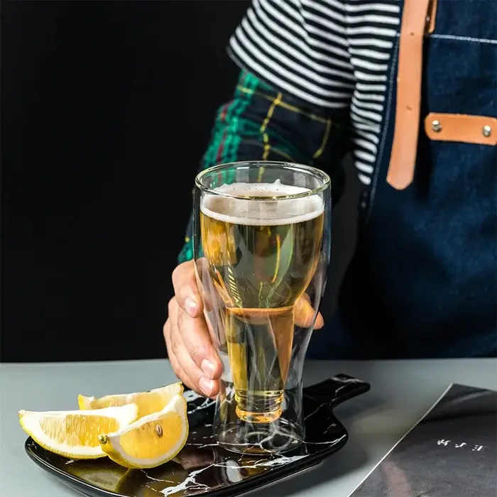 Bouteille de vin créative modèle tasse en verre